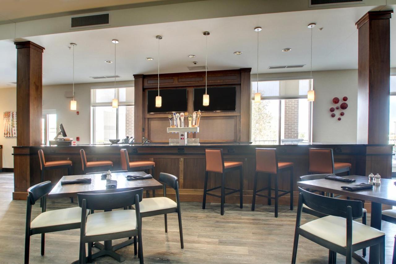 Holiday Inn & Suites Peoria At Grand Prairie By Ihg Ngoại thất bức ảnh